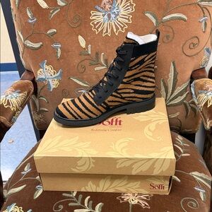 Sofft Women's Tiger Stripe Lace-Up Boots